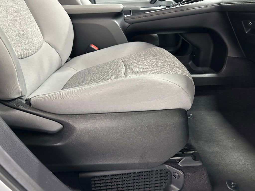 Used 2025 Toyota Sienna LE image 63