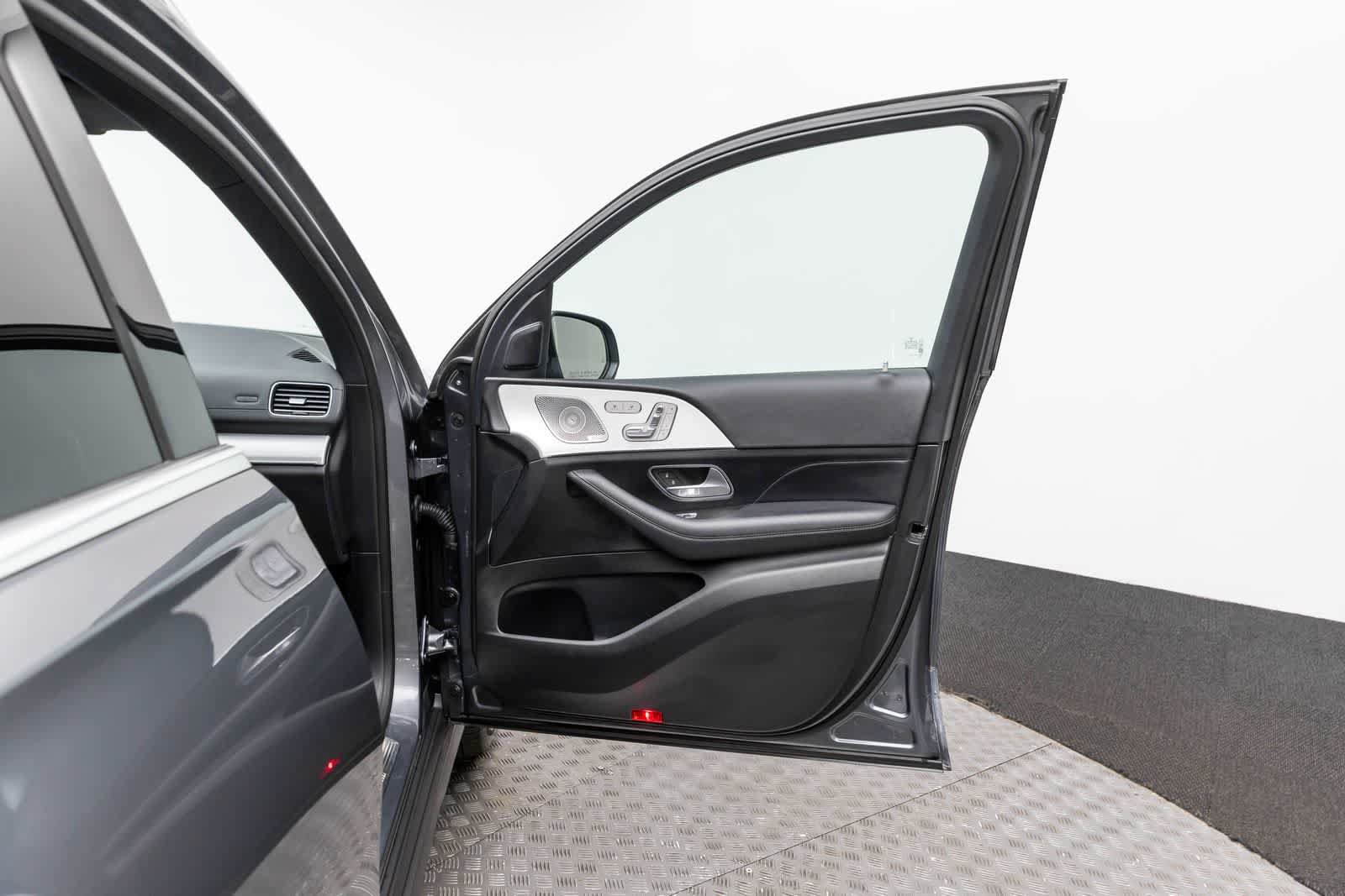 Used 2025 Mercedes-Benz GLS 450 4MATIC image 52