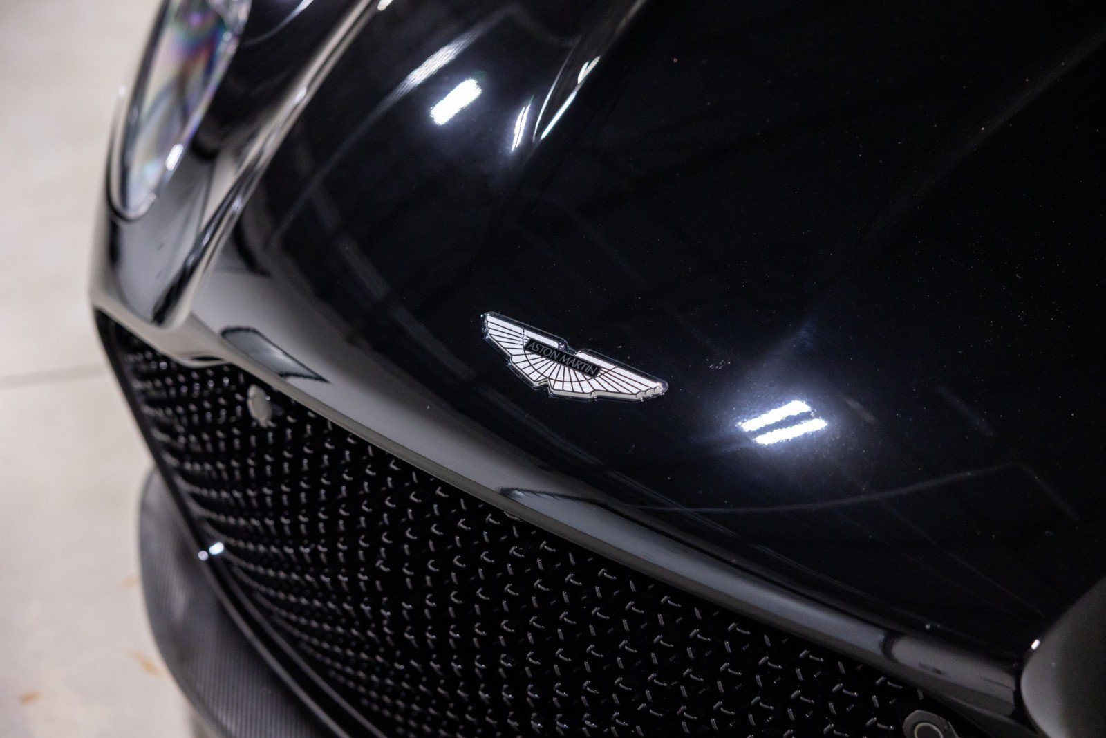Used 2022 Aston Martin DBS Superleggera RWD image 26