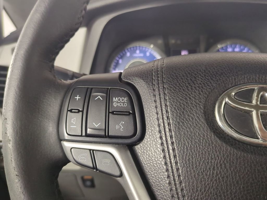 Used 2016 Toyota Sienna XLE FWD image 33