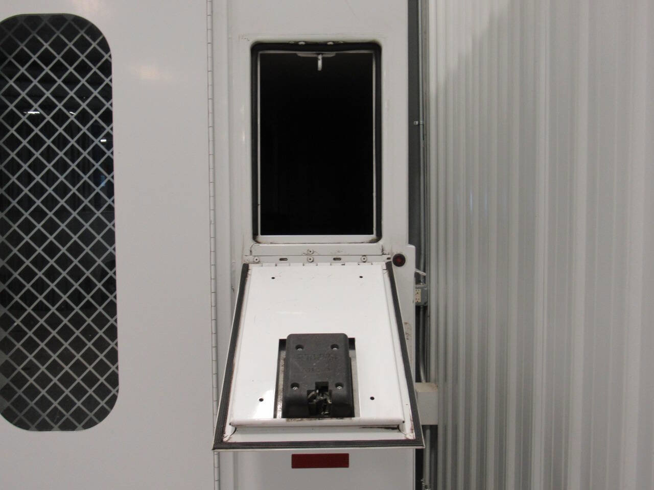 Used 2015 Ford E-350 and Econoline 350 Super Duty image 23