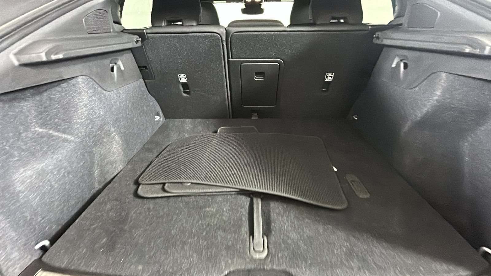Used 2023 Volvo C40 P8 Recharge Ultimate AWD/4WD image 31