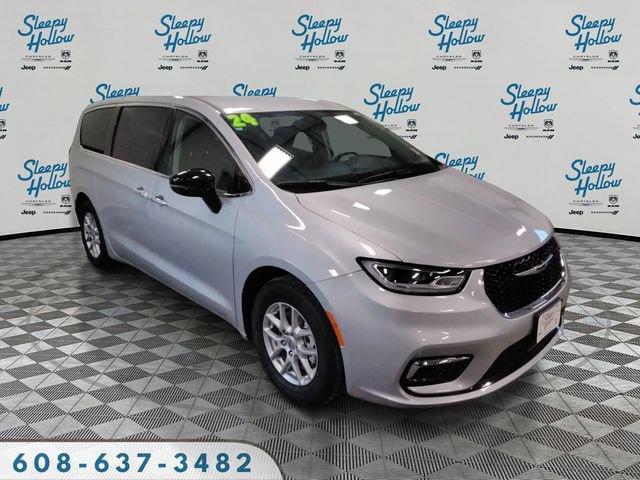 Used 2024 Chrysler Pacifica Touring-L image 3