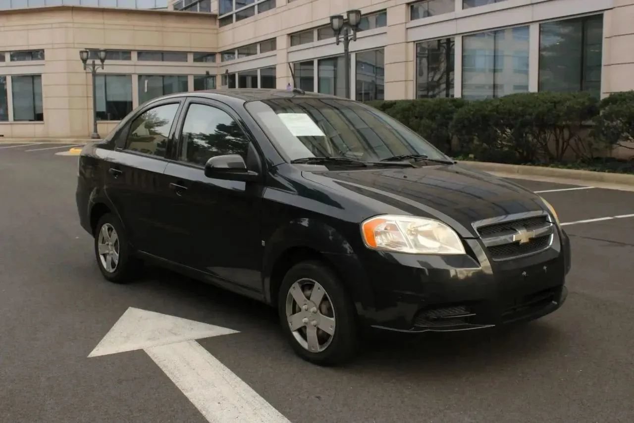 Used 2009 Chevrolet Aveo LT w/ Power and Convenience Package FWD image 1