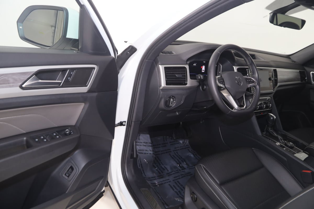 Used 2023 Volkswagen Atlas Cross Sport SE w/ Black Wheel Package AWD/4WD image 40