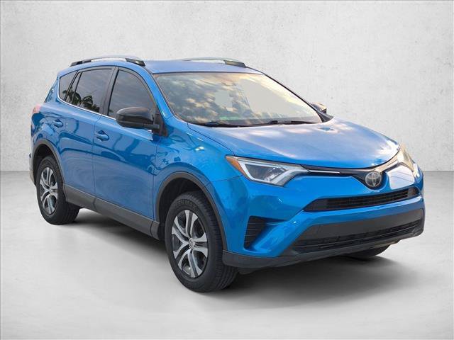 Used 2018 Toyota RAV4 LE FWD image 3