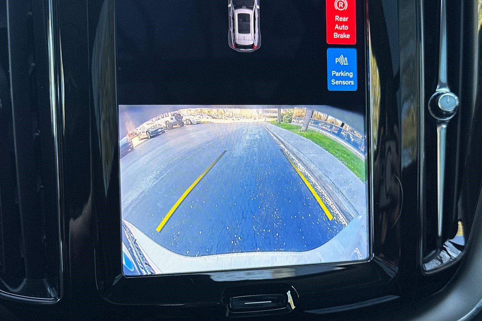 Used 2025 Volvo XC60 B5 Core image 25