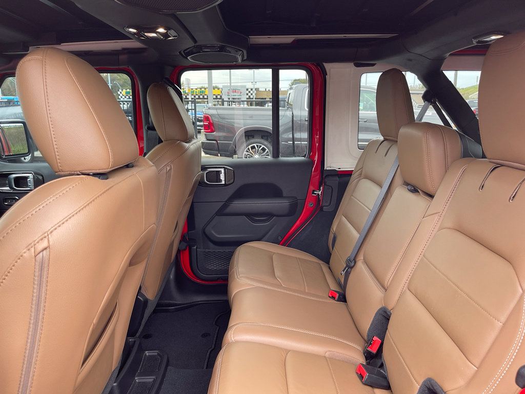 Used 2022 Jeep Wrangler Unlimited Sahara w/ LED Lighting Group AWD/4WD image 13