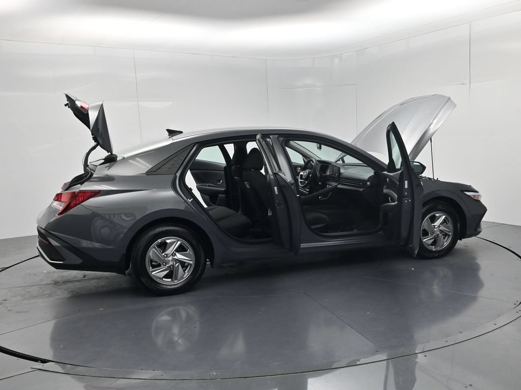 Used 2025 Hyundai Elantra SE FWD image 53