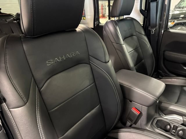 Used 2022 Jeep Wrangler Unlimited Sahara w/ Cold Weather Group AWD/4WD image 29