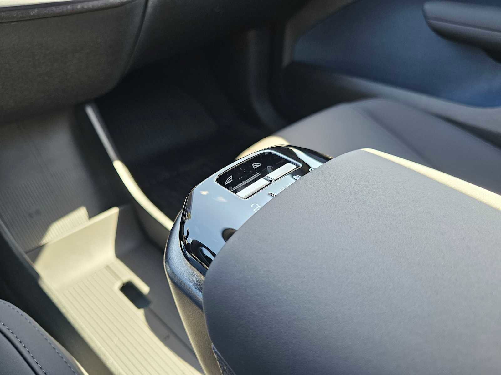 New 2026 Volvo EX30 Ultra w/ Climate Package image 28