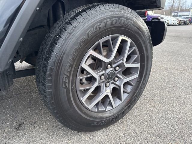 Used 2024 Jeep Wrangler Unlimited Sahara AWD/4WD image 7