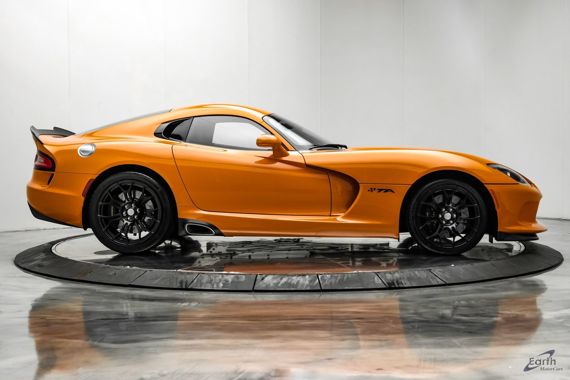 Used 2014 SRT Viper SRT-10 RWD image 23