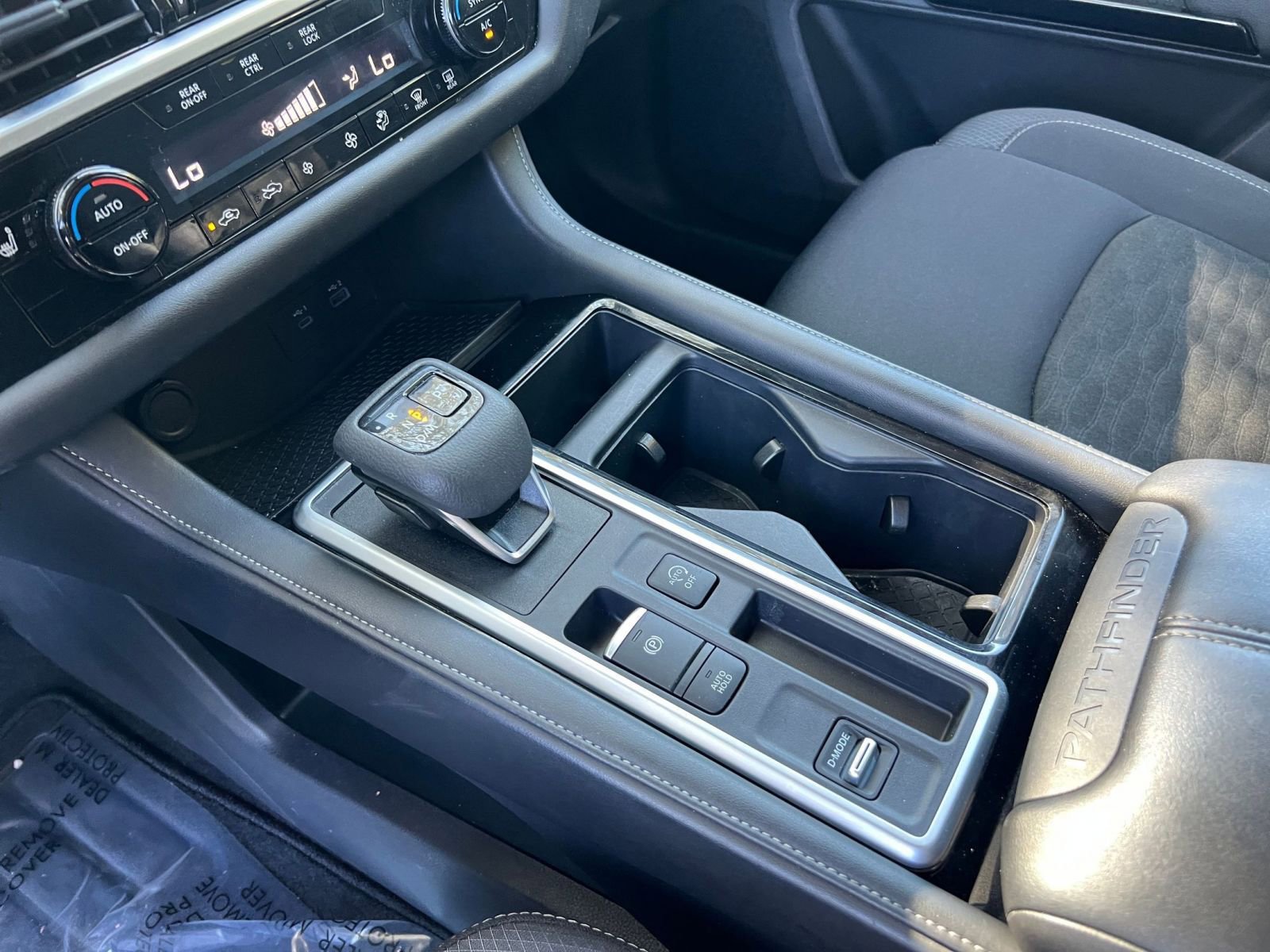 Used 2025 Nissan Pathfinder SV image 35