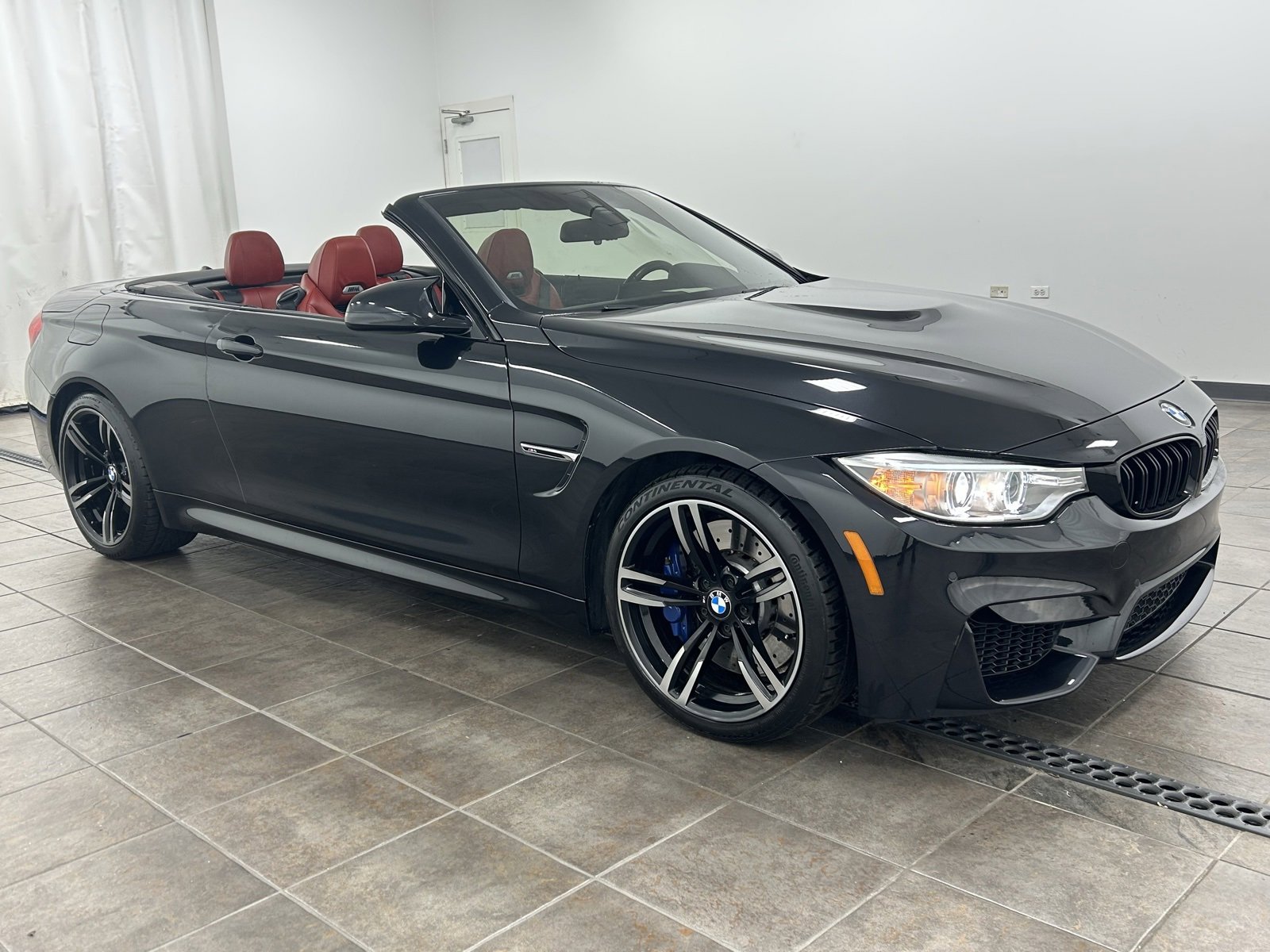 Used 2016 BMW M4 Convertible image 9
