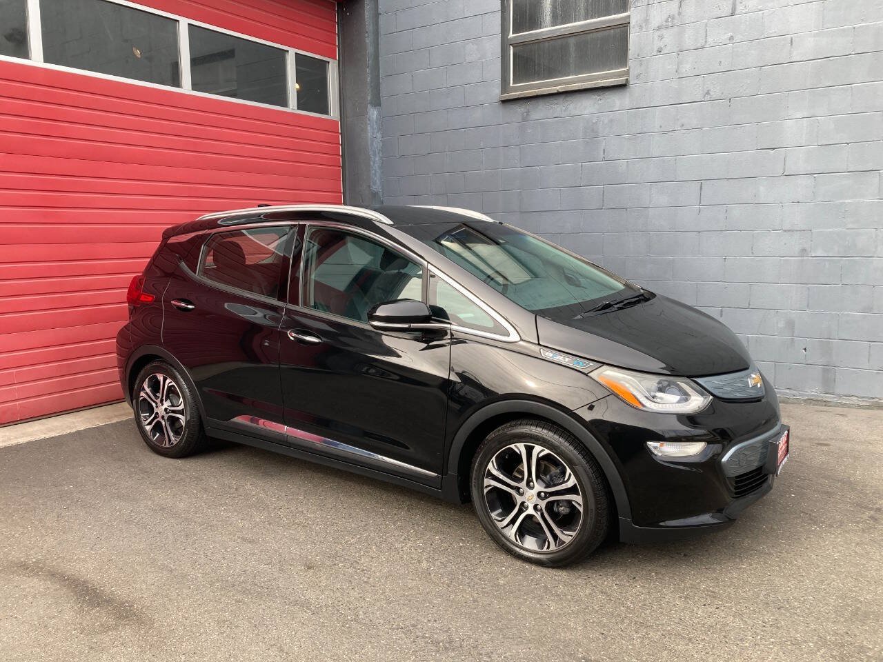 Used 2017 Chevrolet Bolt Premier w/ Driver Confidence II Package FWD image 2