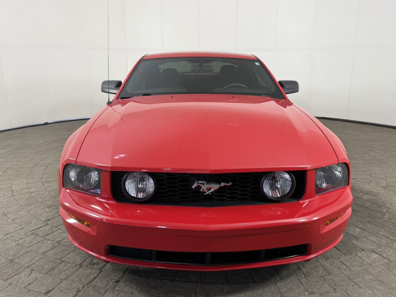 Used 2005 Ford Mustang GT RWD image 2