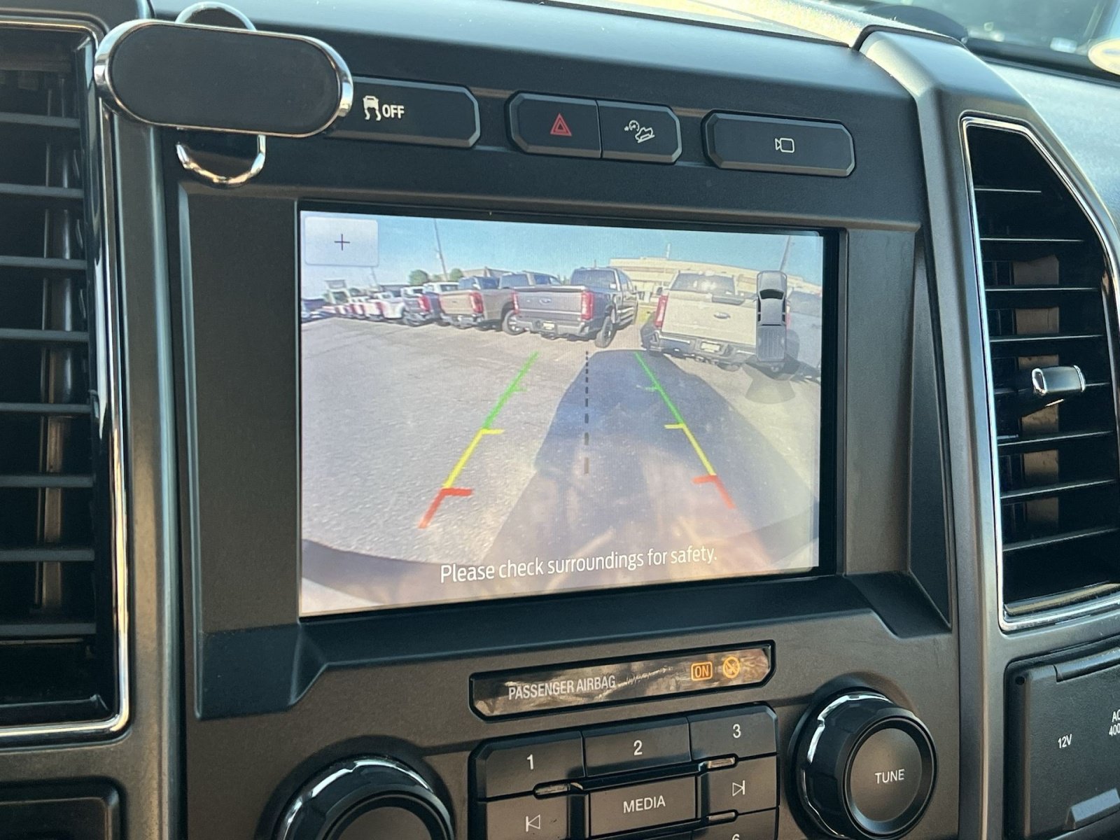 Certified 2021 Ford F250 XLT w/ XLT Premium Package AWD/4WD image 19