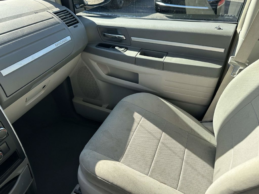 Used 2008 Dodge Grand Caravan SXT FWD image 30