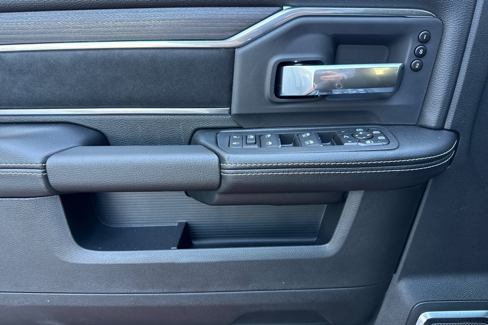 New 2026 RAM 3500 Laramie AWD/4WD image 12