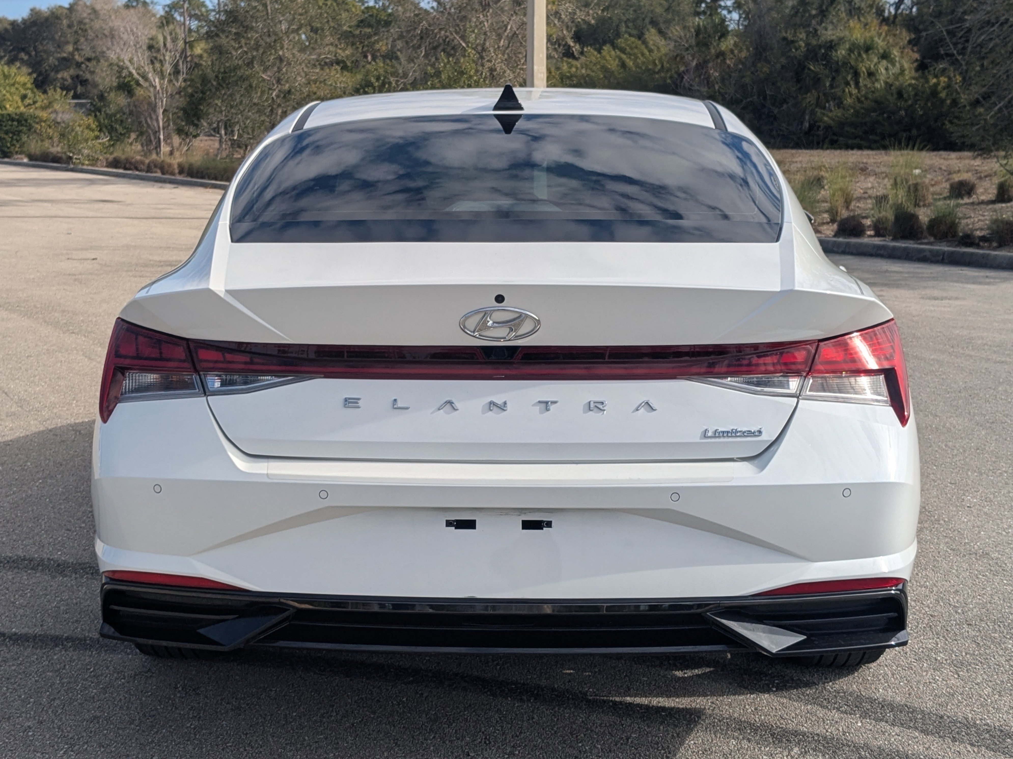 Used 2023 Hyundai Elantra Limited image 6