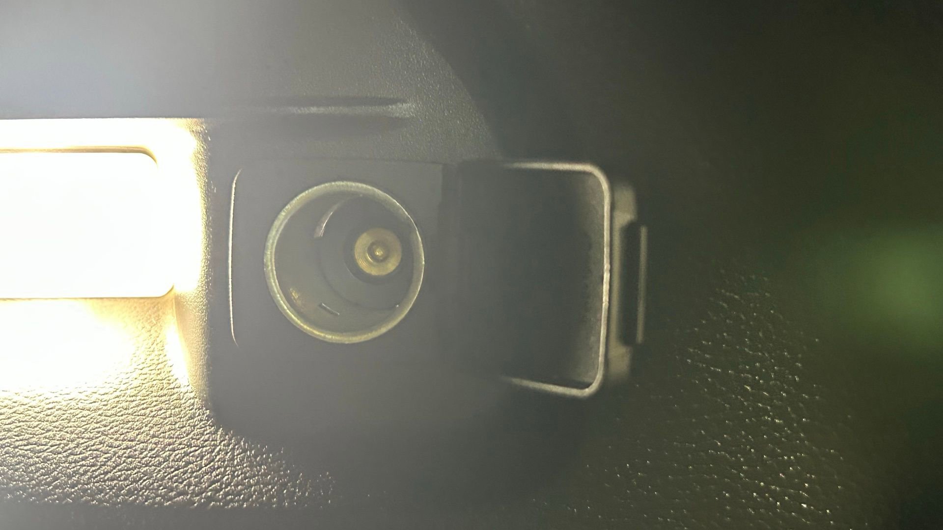 Used 2023 Ford Explorer XLT w/ Equipment Group 202A AWD/4WD image 36