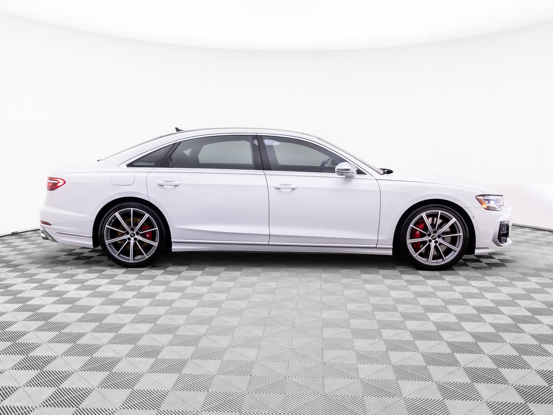 Used 2022 Audi S8 AWD/4WD image 6