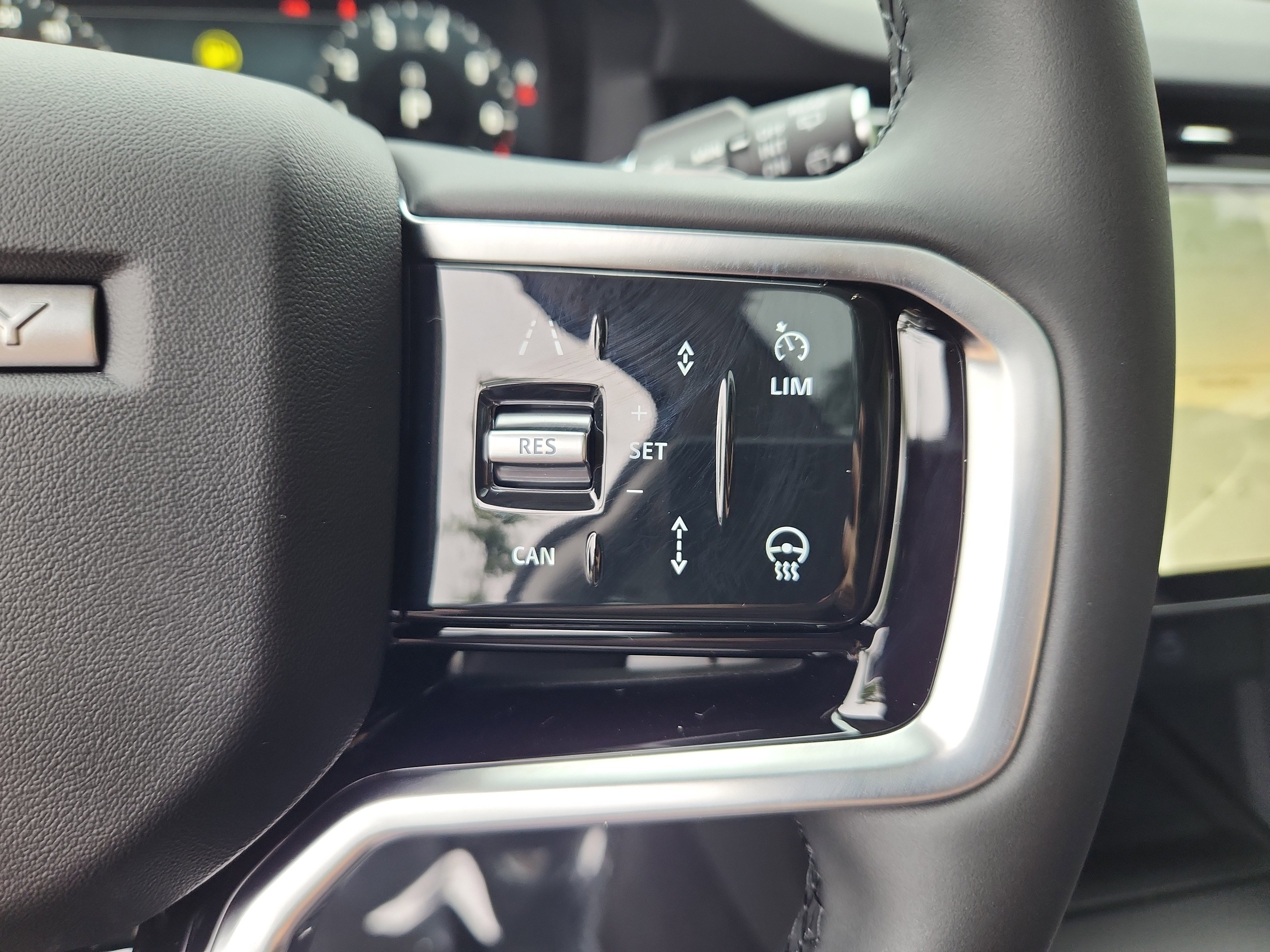 Used 2025 Land Rover Discovery Sport S image 20