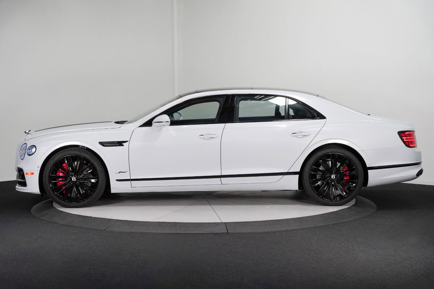 Used 2024 Bentley Flying Spur W12 image 7