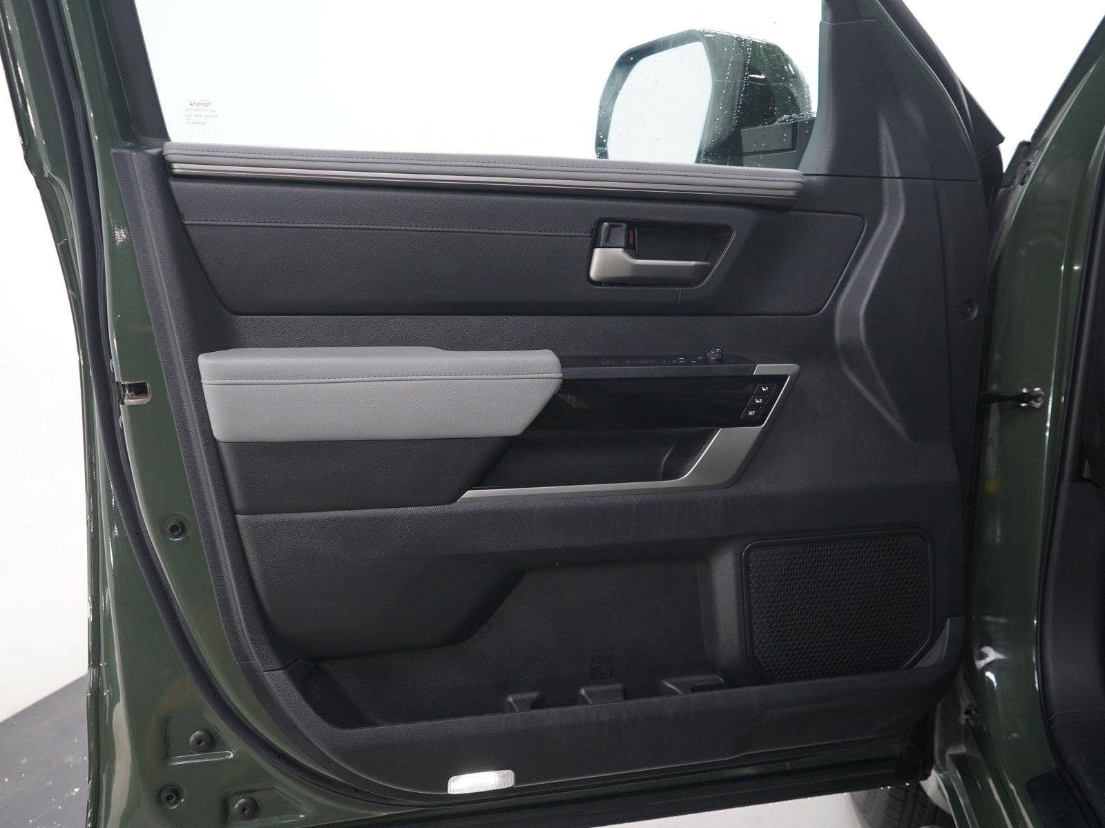 Used 2023 Toyota Tundra Limited AWD/4WD image 23