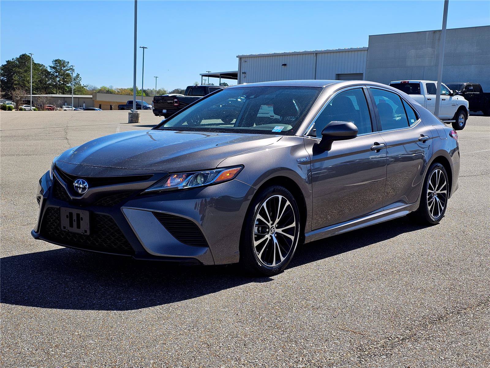 Used 2020 Toyota Camry SE FWD image 1