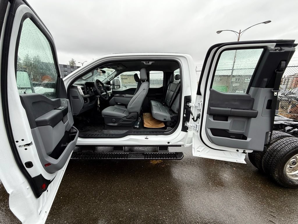 New 2025 Ford F350 XL AWD/4WD image 18