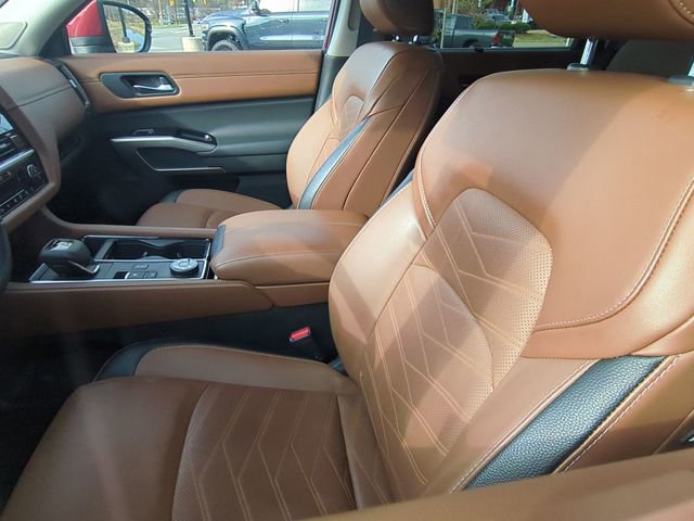 Used 2023 Nissan Pathfinder Platinum image 7