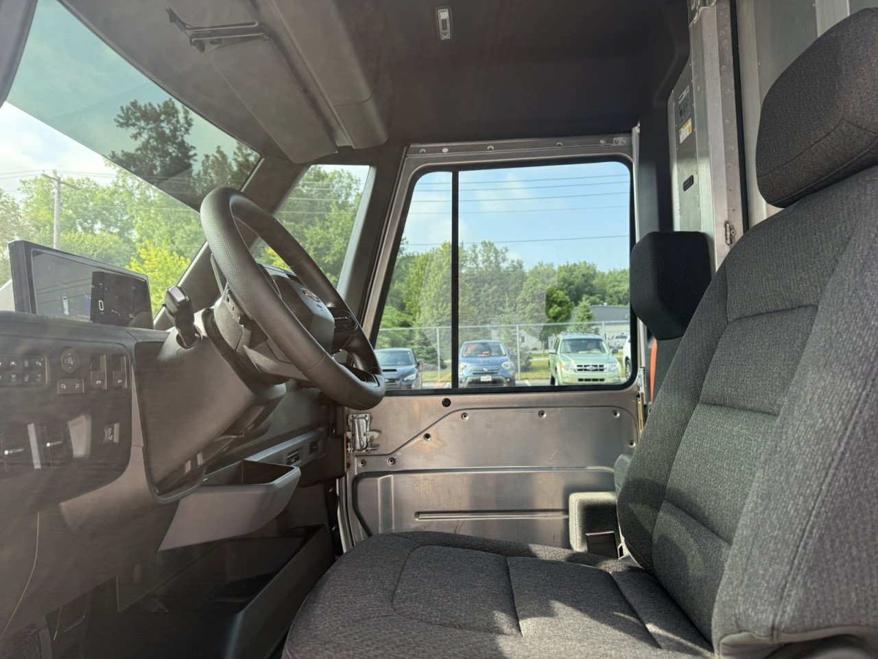 Used 2025 Chevrolet Brightdrop 600 FWD image 13