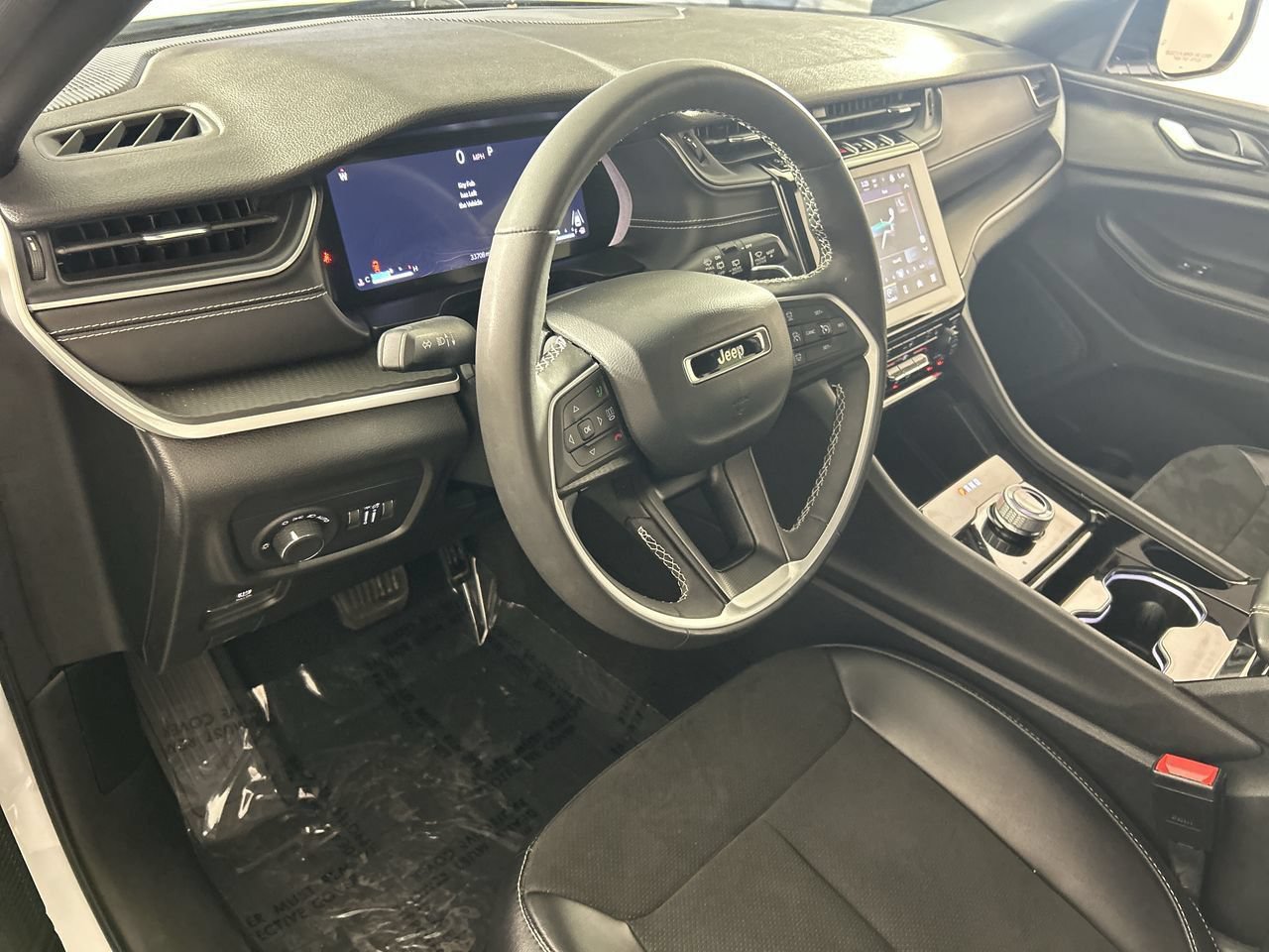 Used 2023 Jeep Grand Cherokee L Laredo AWD/4WD image 11