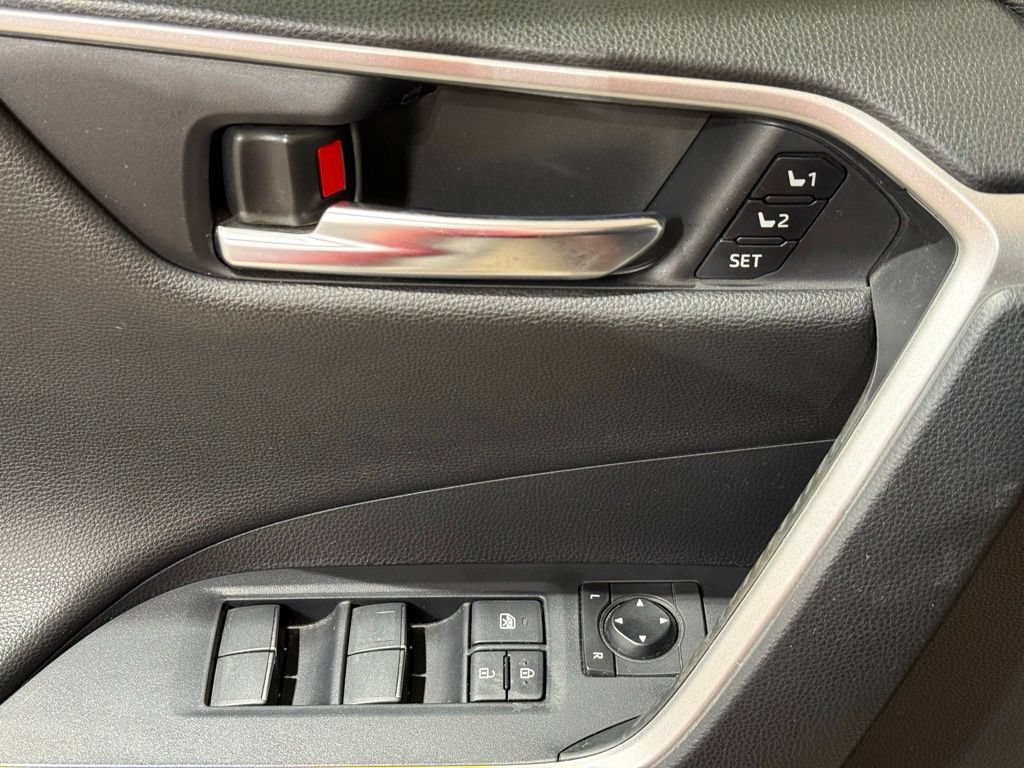 Used 2019 Toyota RAV4 Limited w/ Advanced Technology Package AWD/4WD image 16