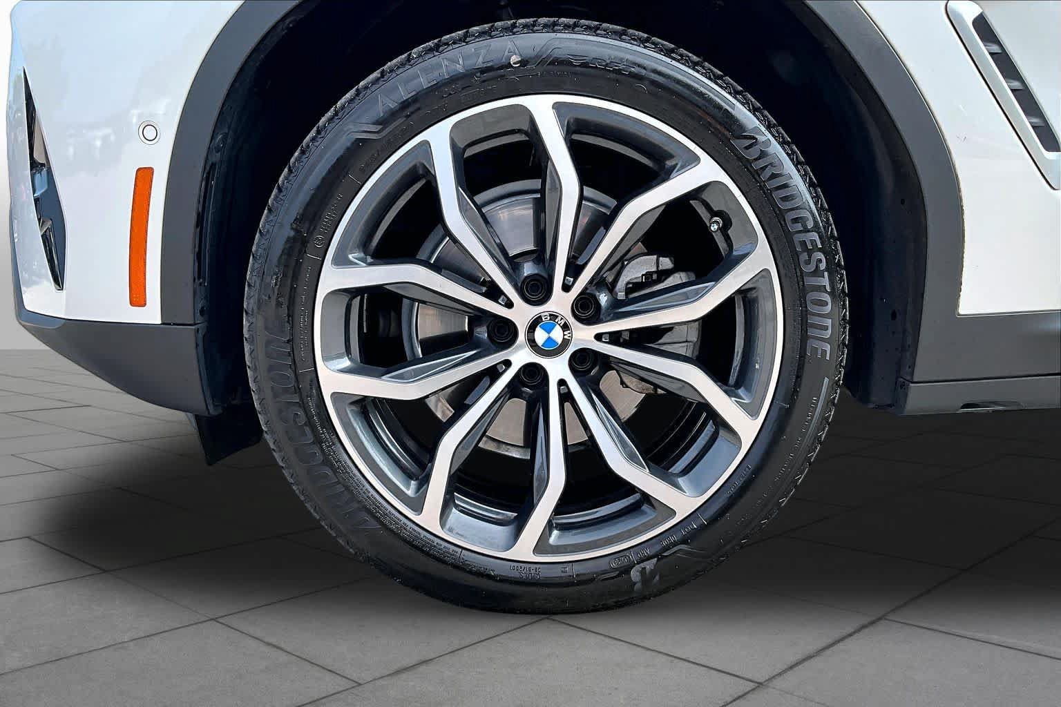 Used 2024 BMW X4 xDrive30i w/ Premium Package AWD/4WD image 10