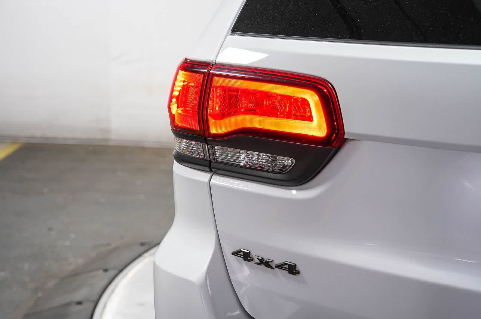 Used 2018 Jeep Grand Cherokee Trailhawk w/ Trailhawk Luxury Group AWD/4WD image 11