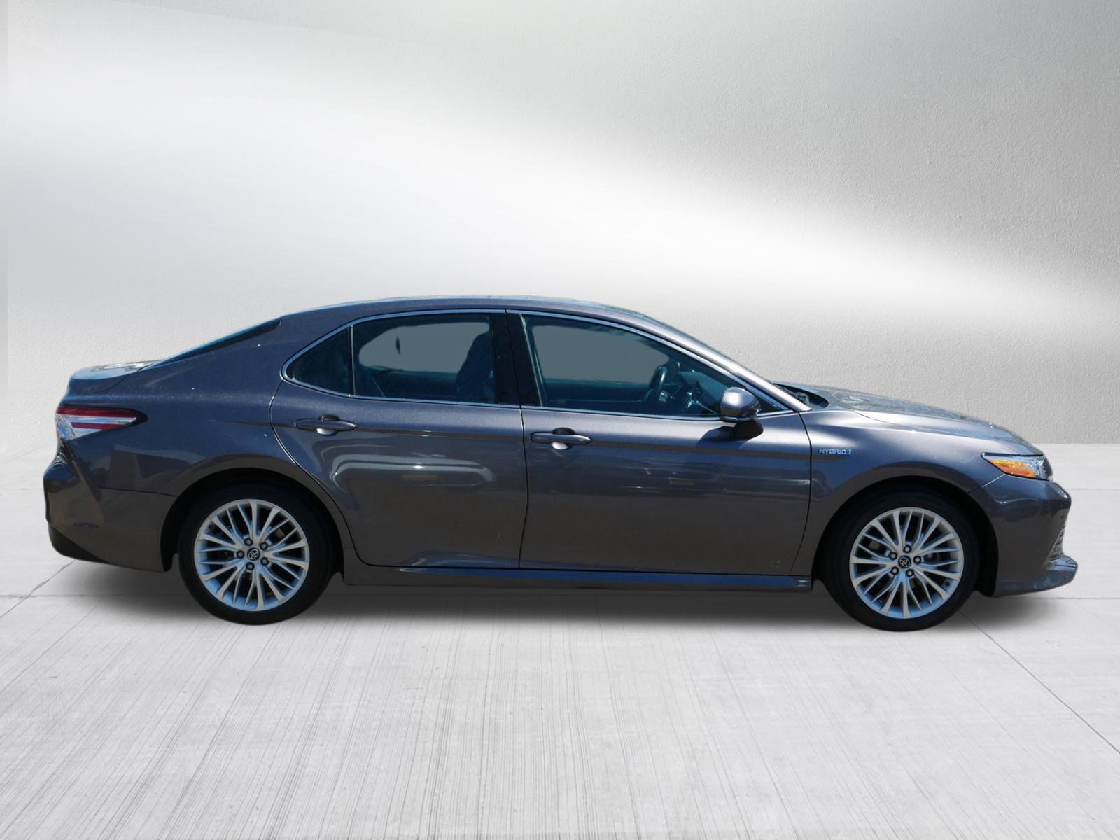 Used 2018 Toyota Camry XLE FWD image 8