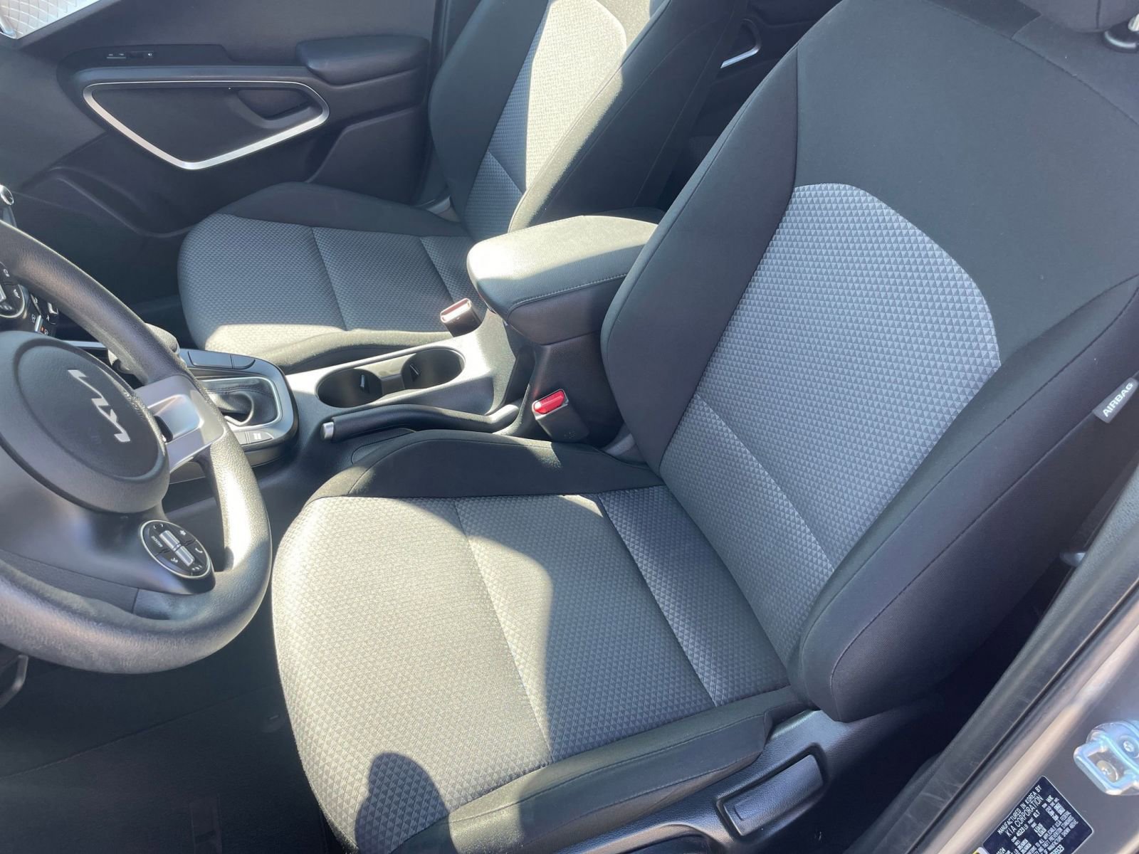 Used 2025 Kia Soul LX w/ LX Technology Package FWD image 34