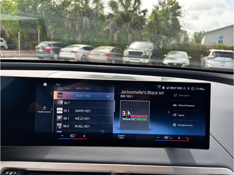 Used 2023 BMW iX xDrive50 w/ Ultimate Package 2 image 31