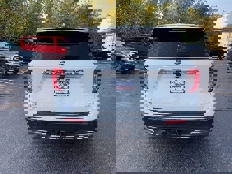 Used 2021 Ford Explorer XLT w/ Equipment Group 202A image 5