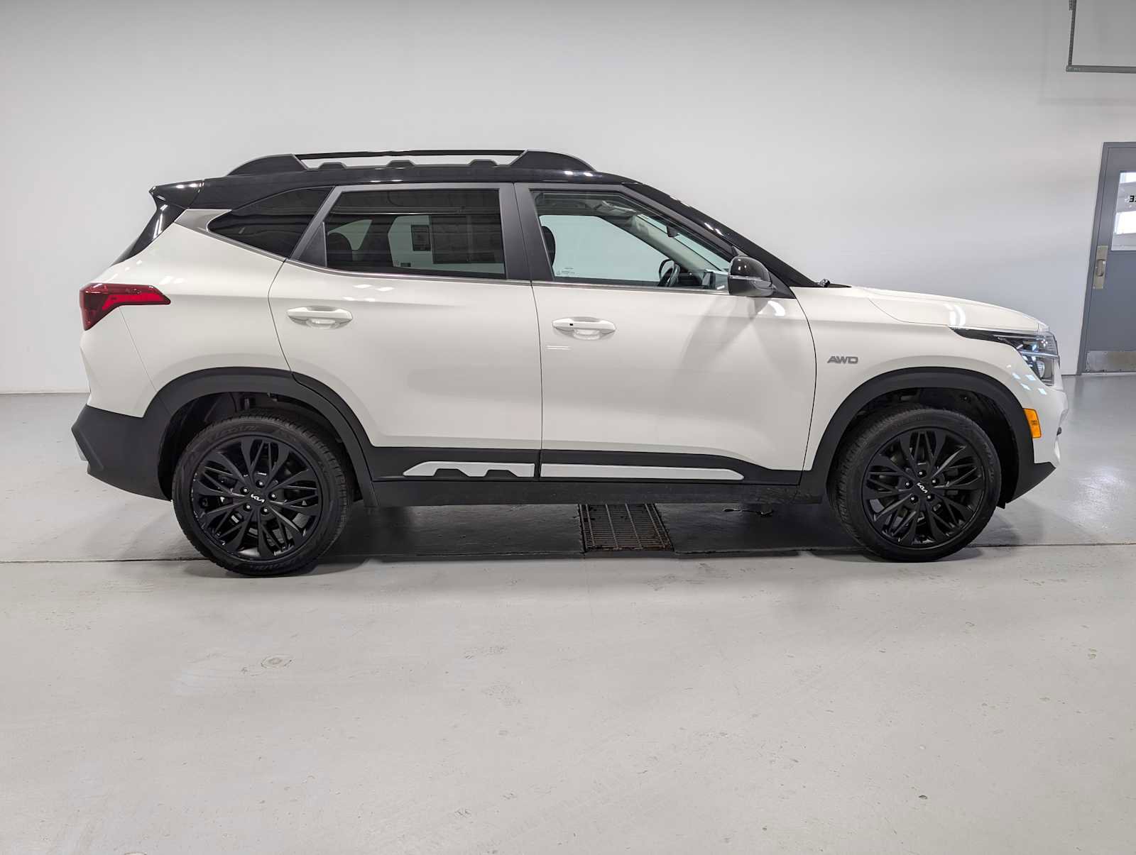 Certified 2022 Kia Seltos Nightfall Edition AWD/4WD image 7