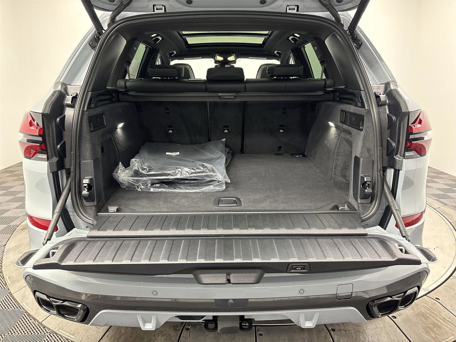 New 2026 BMW X5 M60i image 21