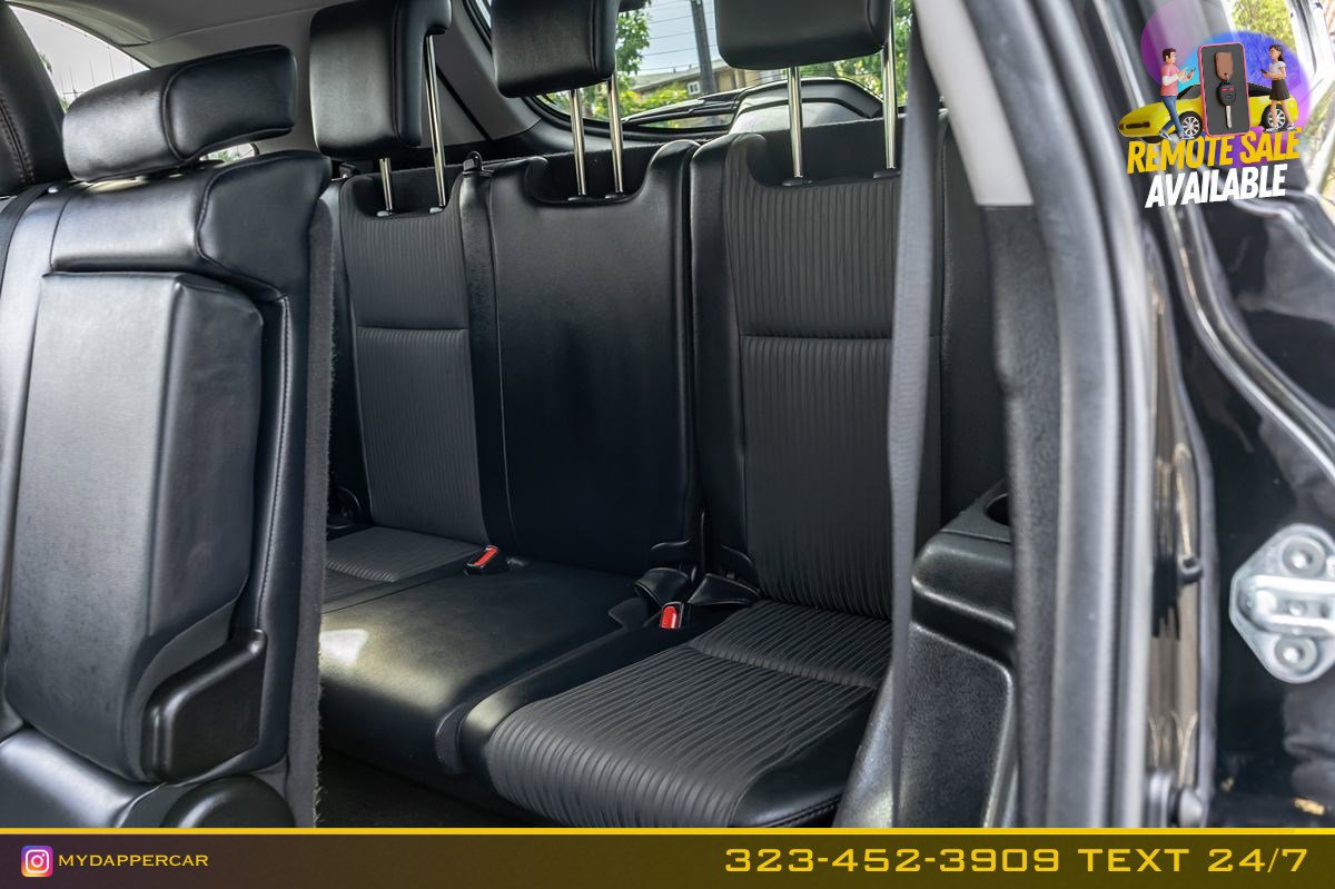 Used 2019 Toyota Highlander Plus w/ Carpet Mat Package (TMS) FWD image 16