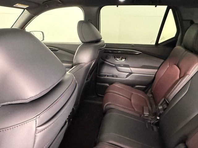 Used 2025 Honda Pilot Black Edition image 40