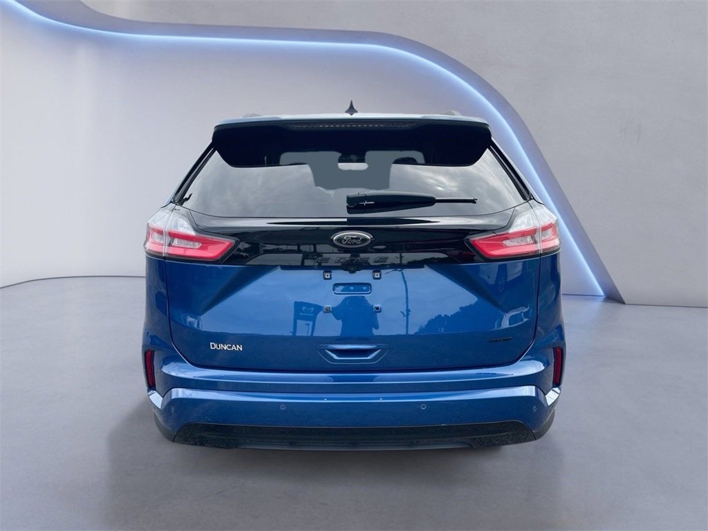 Used 2024 Ford Edge SE w/ Black Appearance Package image 4