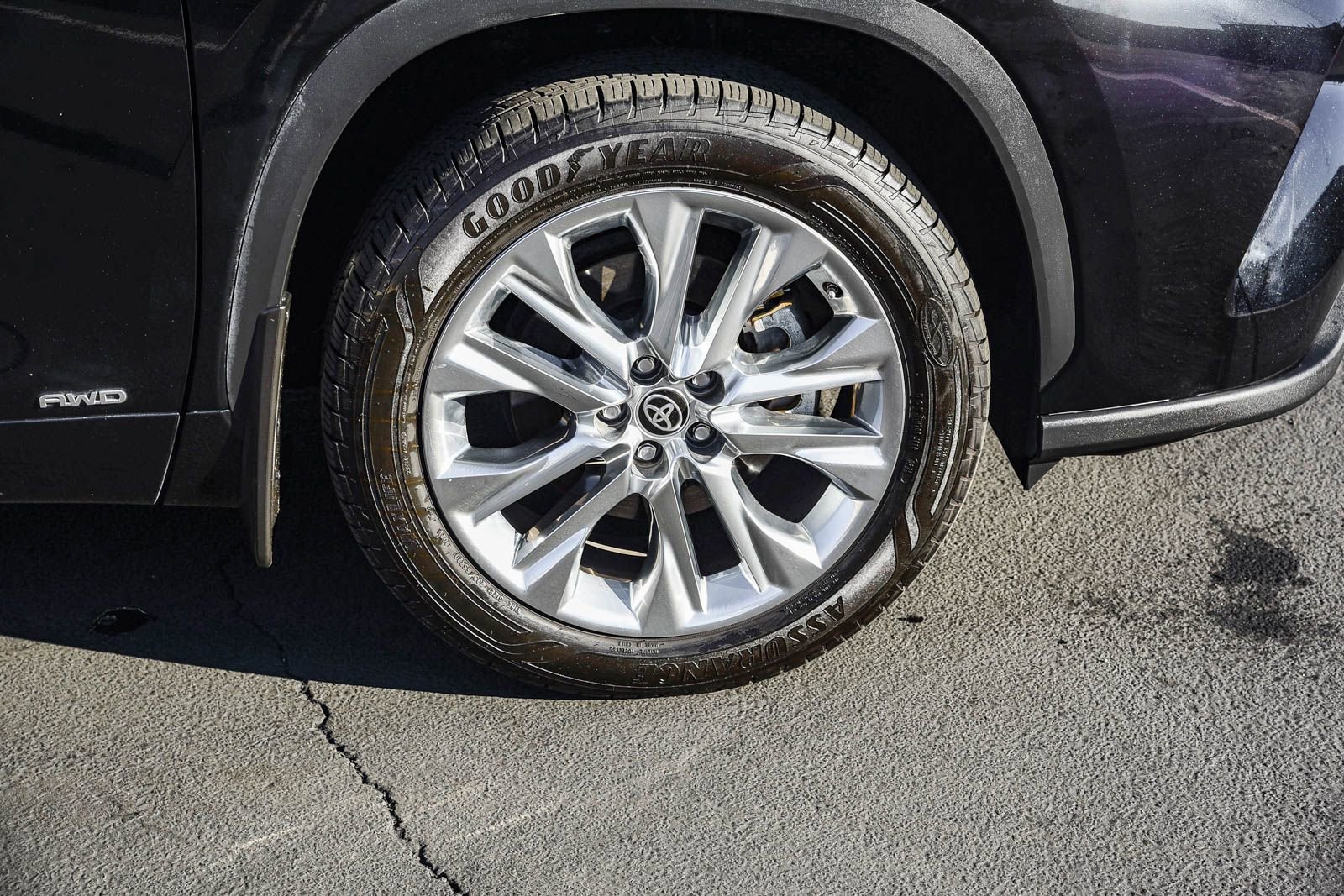 Used 2023 Toyota Highlander Limited image 11