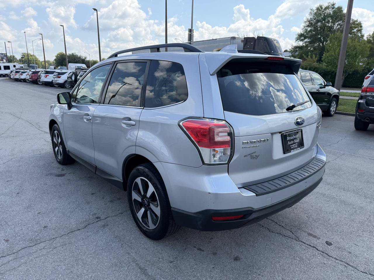 Used 2017 Subaru Forester 2.5i Limited AWD/4WD image 5