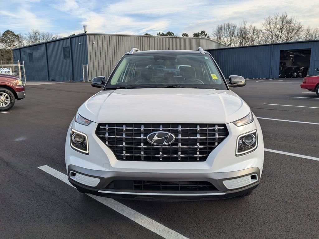 Used 2025 Hyundai Venue Limited image 3
